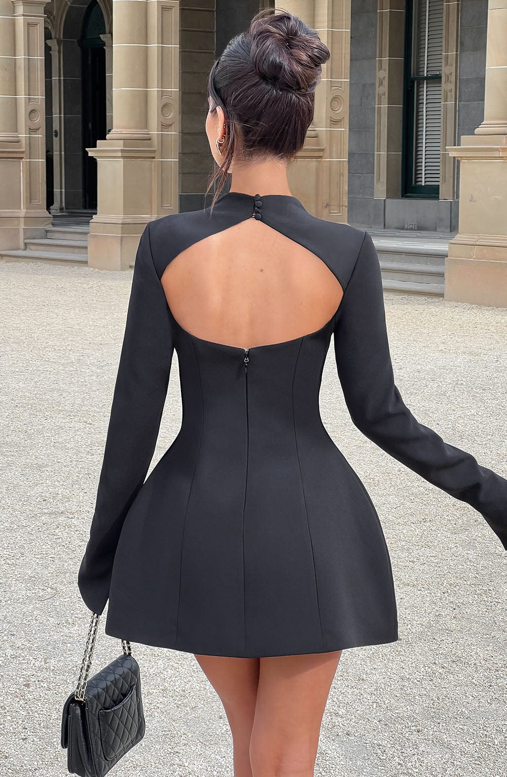 ella | elegant minikjole med høj hals