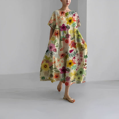 freja | afslappet blomstret midikjole blandet blomsterfarver