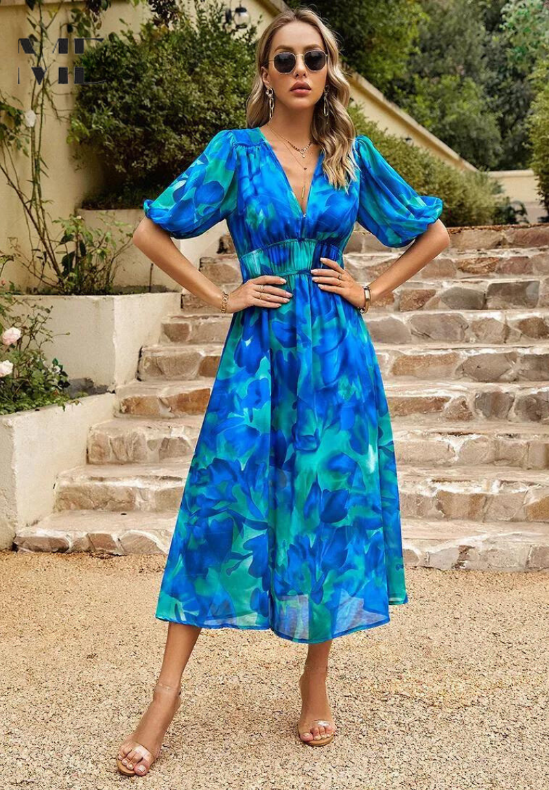 freja | blomstret midi-kjole med v-udskæring blå