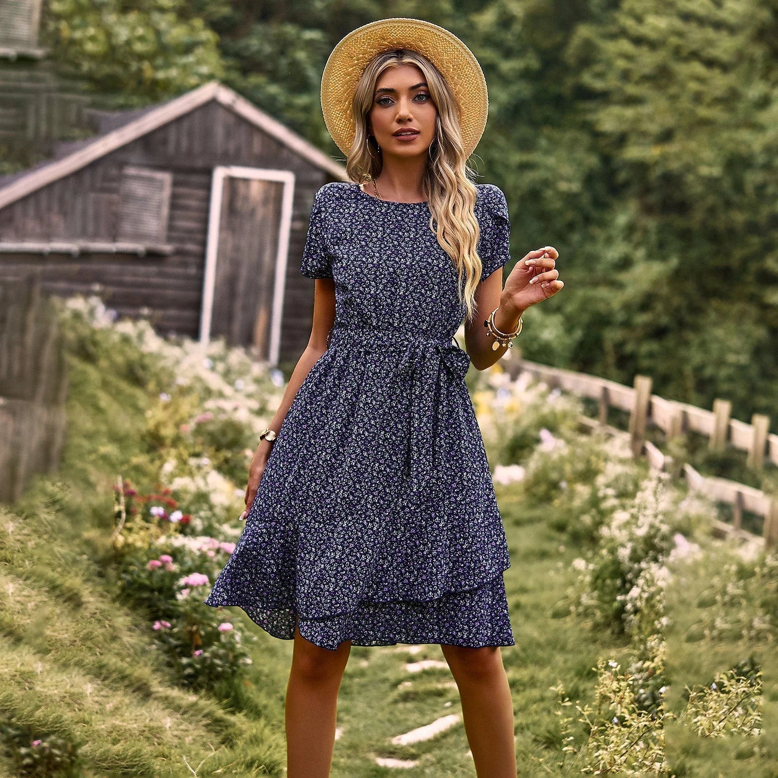 freja | blomstret sommerkjole marineblå